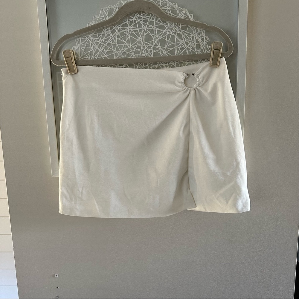 White mini skirt with ring detail